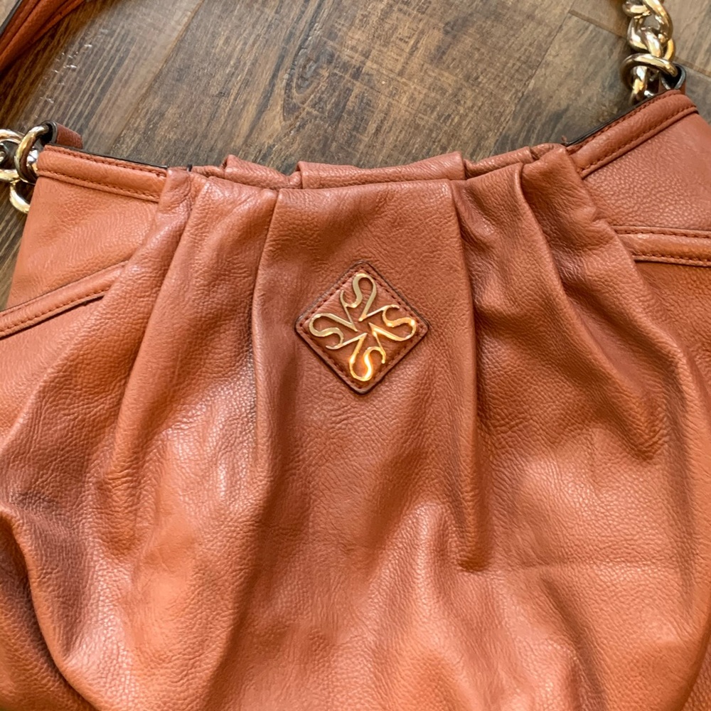 Vera Wang Simply Vera shoulder purse